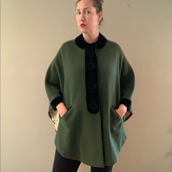 Vintage 50s Green Wool Cape with Velvet Trim - Picture 12 of 12